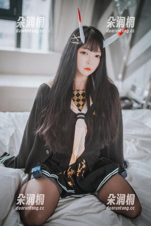在Aram(아람)的私房连体衣里，你会发现意想不到的诱惑