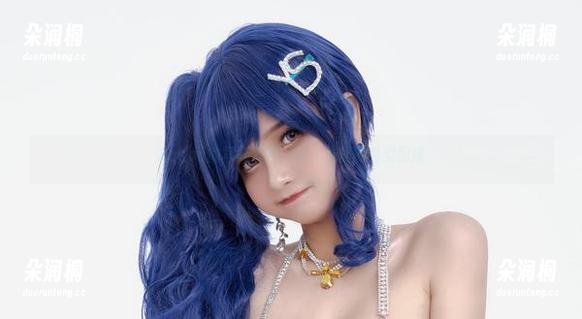 Azami的写真时刻：裤子与丝的另类配搭