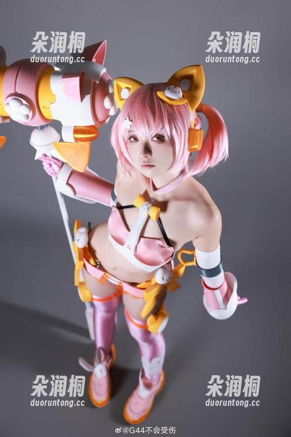 G44不会受伤 一场G44不会受伤的比基尼cos秀,高清到让你移不开眼。