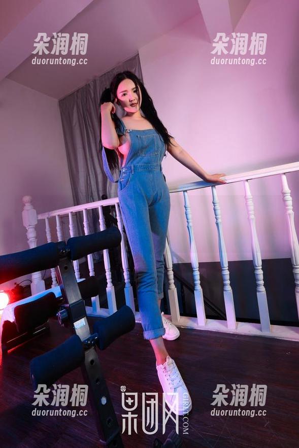 GIRLT果团网-松果儿 GIRLT果团网 - 松果儿与毛衣的灵魂碰撞,更新的写真集好想一直收藏!
