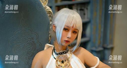 PAKI草莓酱化身婚纱女神，cos小丑也不怕的图集！