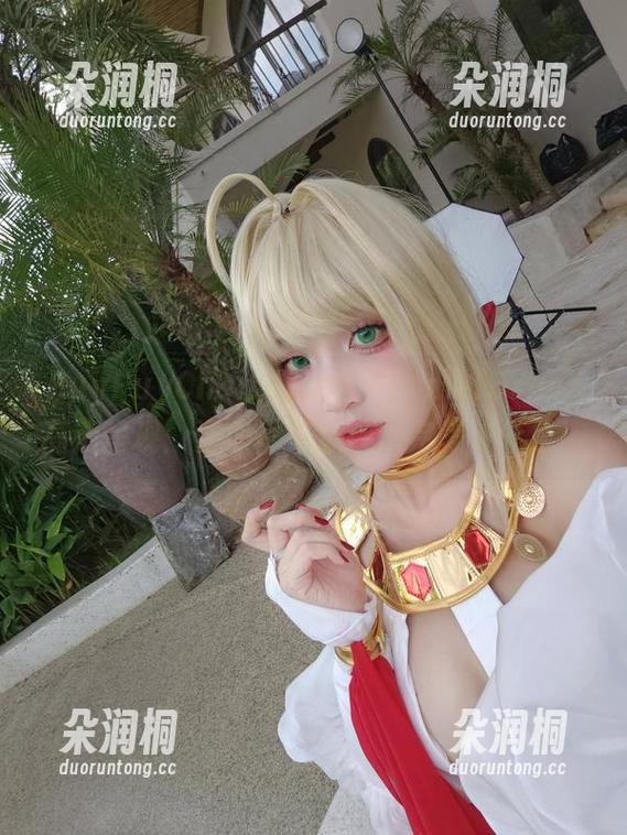 PuyPuyChan的NeroFormalDress高清呈现：姿势都不想换，完美成分足！