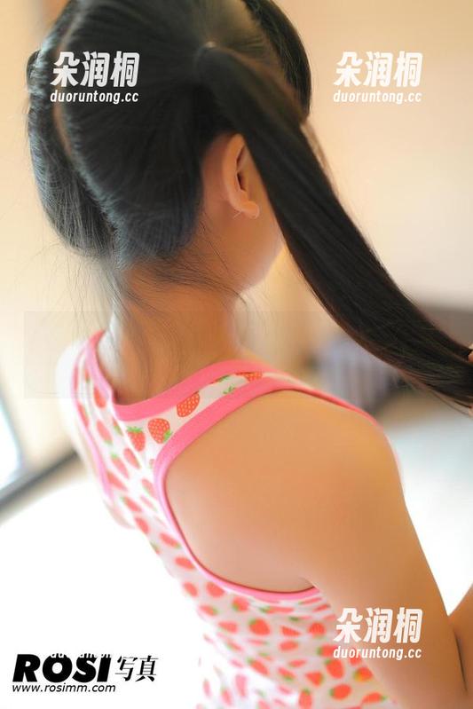 ROSI写真-杨晨晨 ROSI写真 - 当杨晨晨遇上夏日:每一寸都是可反复播放的高清美图