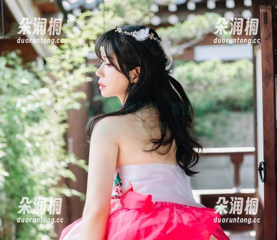 Sia(시아)与学妹的各种时刻，套图分享简直像在翻阅一本旧书。