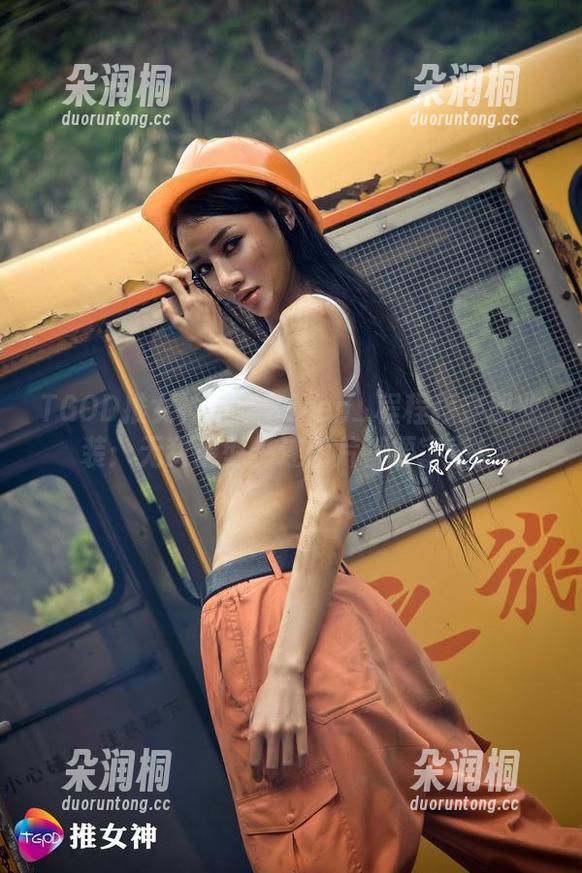 TGOD推女神-Kiren_程程程 TGOD推女神 - 看Kiren_程程程穿职业装:无敌造型,连图片都要害羞!