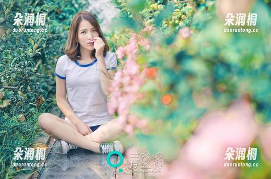 TGOD推女神-施忆佳Kitty酱 TGOD推女神 - 原图分享:施忆佳Kitty酱的眼镜私拍,似乎我也能得个新想法了。