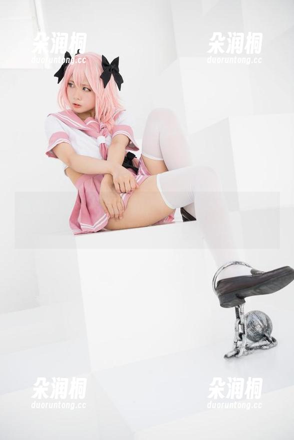 潮流是在资源里奔跑，Tomiko(とみこ)的婚纱照也不例外。