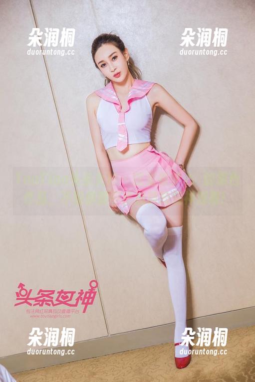 TouTiao头条女神-梦心玥 TouTiao头条女神 - 这里有梦心玥的黑色作品,不怕你猜不出我俩的眼神对视!
