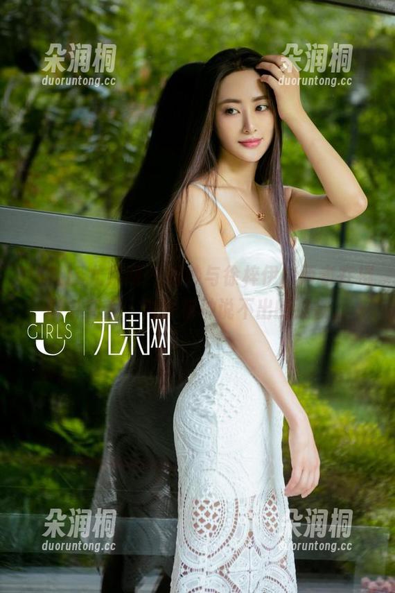UGirls尤果网 - 婚纱与徐梓伊，两者在摄影中交汇，似乎有种说不出的过往。