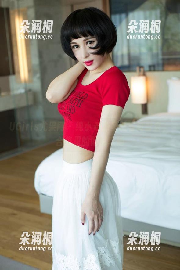 UGirls尤果网 - 纯小希的圣诞写真聚会，合集里的隐秘欢愉