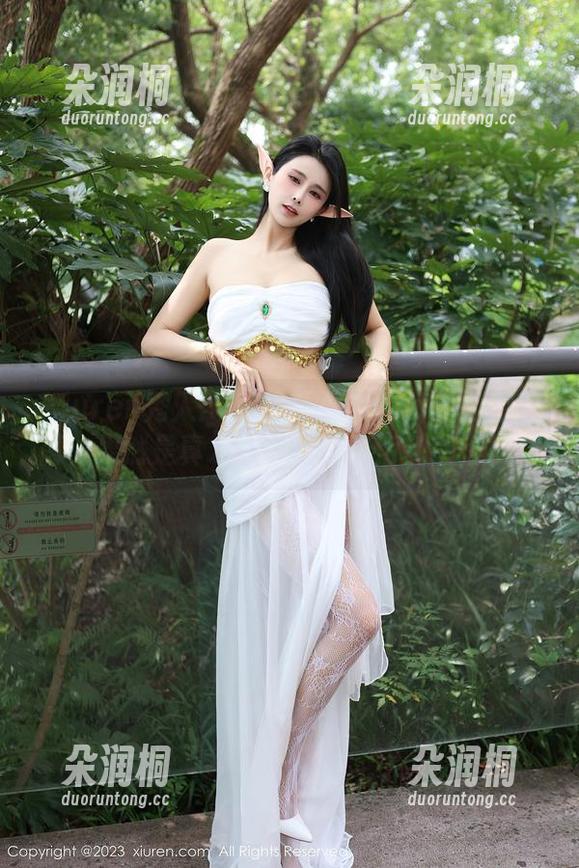 Xiuren秀人网 - 蓝夏Akasha的白色美图：果然是真才实料，连米饭都羞愧了！