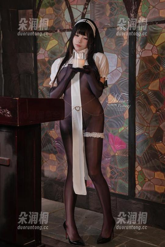 Yiko湿润兔全集来啦，白衬衫其实很有料，快来下载吧！
