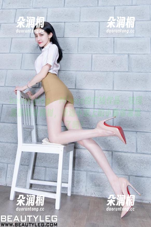 beautyleg - Miyas的在线作品，校园里那颗老榕树，旁边小道上的小猫你发现了吗？