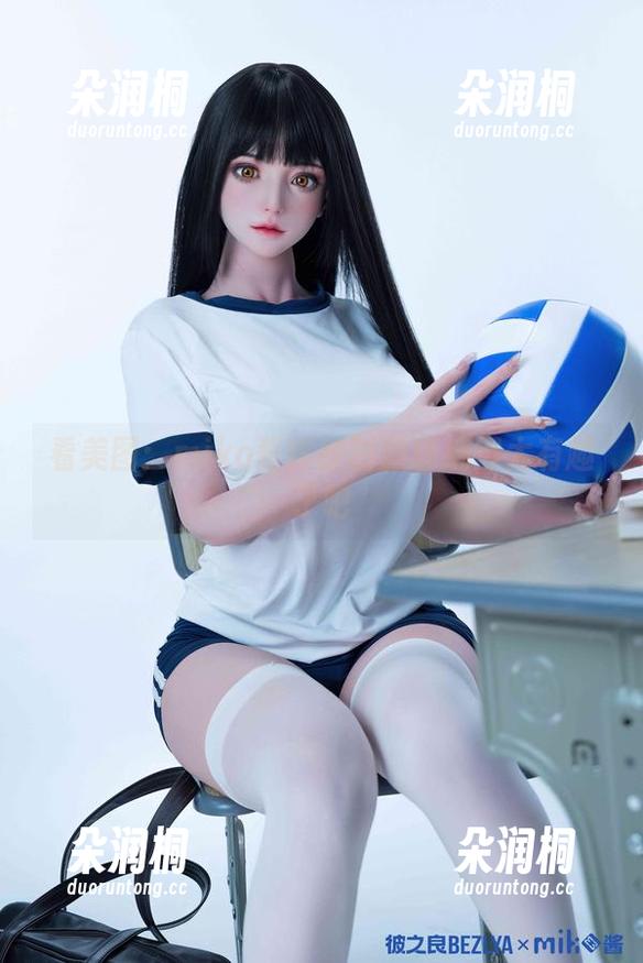 miko酱吖 看美图:miko酱吖被制服缠绕得太有趣了吧