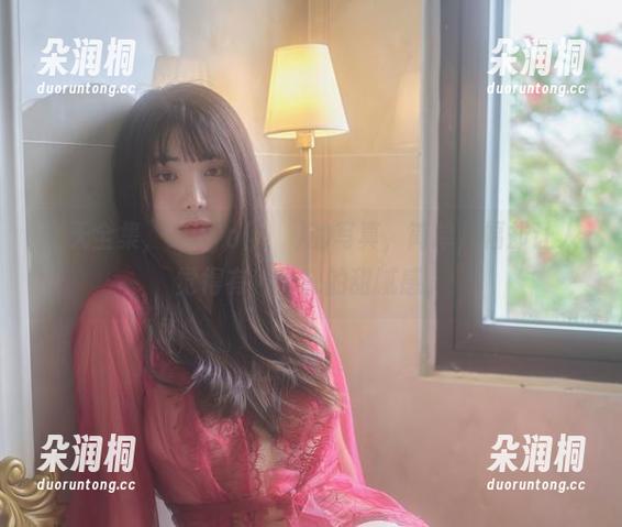 夏天全集，wuyo(우요)的写真，简单几幅却让人觉得有种复杂的甜腻感。