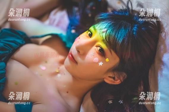 w黑米粥w的学妹写真：思绪像米粒般飘散