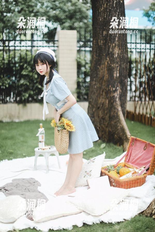 依依超级懒 依依超级懒透明写真现场,下载后搞不好会引发小心脏加速!算我一个先!