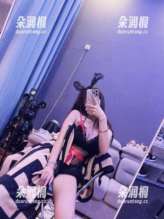 微密圈 - 在线见证兔宝妮to与妹妹的亲密互动