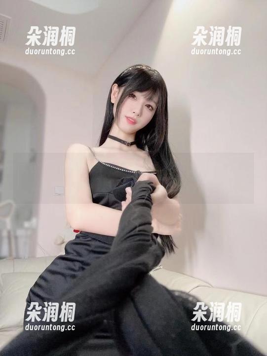 十万口草莓粥粥 微密圈 - 精选十万口草莓粥粥的红裙写真,转眼就忘记我在干嘛。