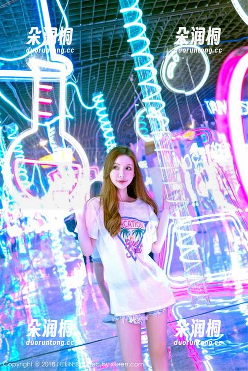 嗲囡囡-小Kaili小丁丁 嗲囡囡 - 你所不知道的小Kaili小丁丁图包:她有美腿、也有一点俏皮。