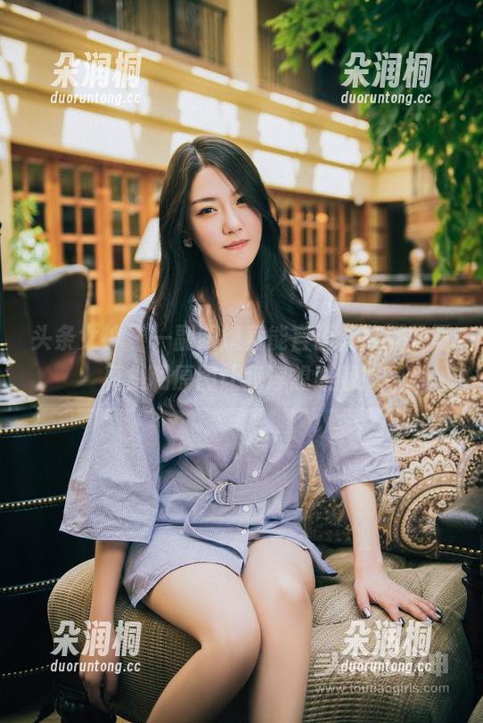 头条女神-筱溪 头条女神 - 一副眼镜竟能言语,筱溪的写真集和原图让我浮想联翩!