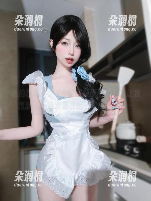 私拍档案：女主K的网袜原图，居然让我想起了我那双藏在柜子里的旧袜子…