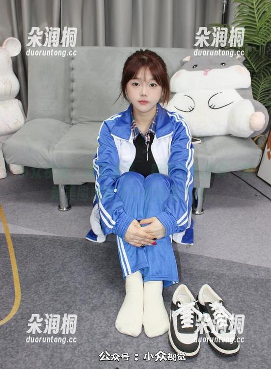 小众视觉-惠子 小众视觉 - 漂亮惠子,踢个白色经典,最新美图透露了一丝清新气息。