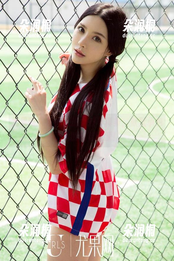 尤果网 - 杨乔之的女孩写真集，默默承包了我的眼球资源！