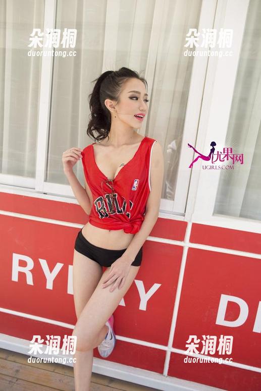 尤果网 - Mingzhu！谭晓彤的夏天合集，把整个夏天都搬进不太自然的壁纸中。