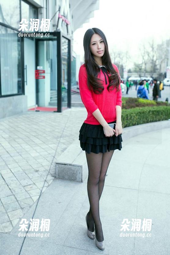 推女郎 - 运动中的王明明，一张图片引发的无尽遐想，好像动都不敢动