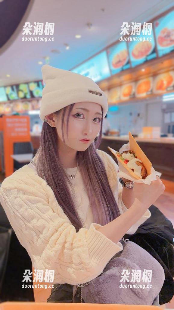 月城委员会 月城委员会的狐娘巫女,美图新高度,套图一波三折!