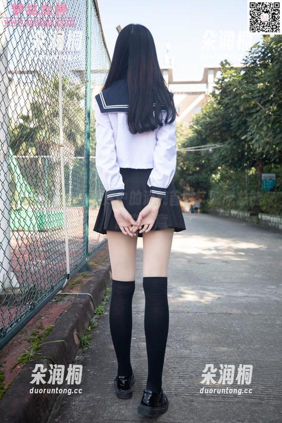 梦丝女神 - 图库中的清纯首选，晓晓总能出奇不意