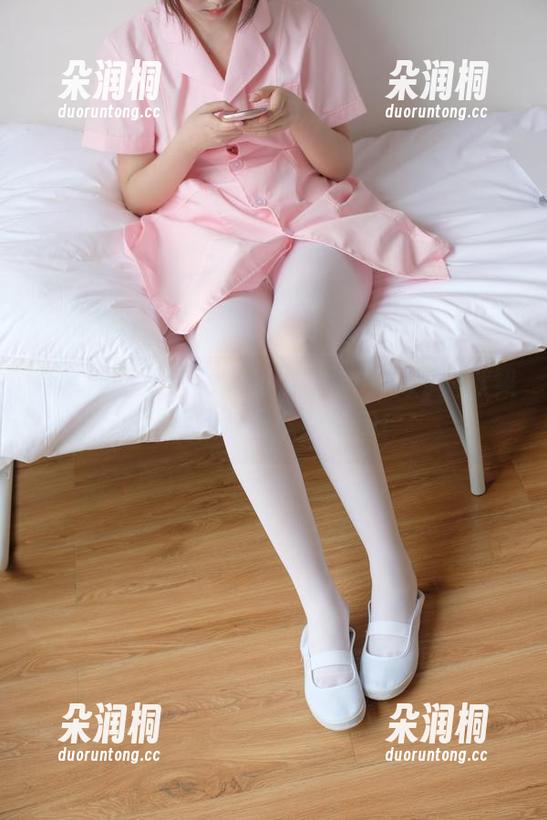 森萝财团-小奶糕Milky 森萝财团 - 白衬衫和小奶糕Milky的默契,快来欣赏这些美图!