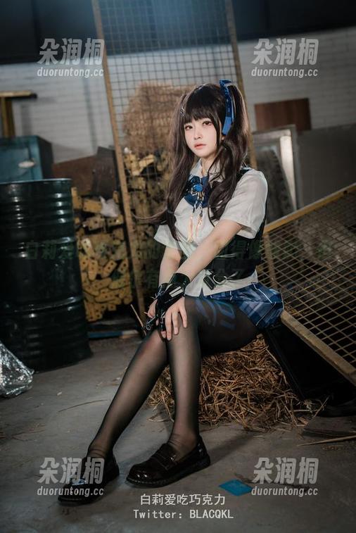 白莉爱吃巧克力的套图，甜得像酸奶，但偶尔有点太过分了