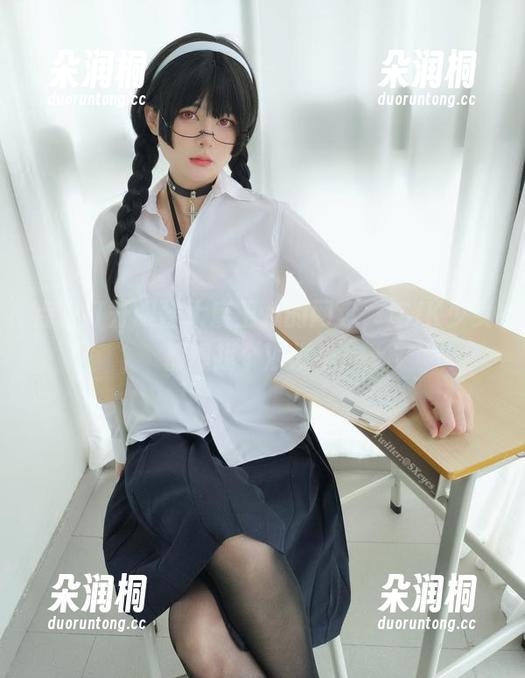 点击打开眼酱大魔王w的网盘，连JK少女都想找个沙发坐！