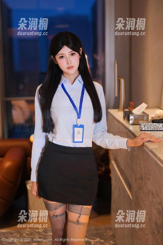 秀人网 - 看！Carol周妍希的私房美图，腿比我的人生还长，心中一万个头疼…
