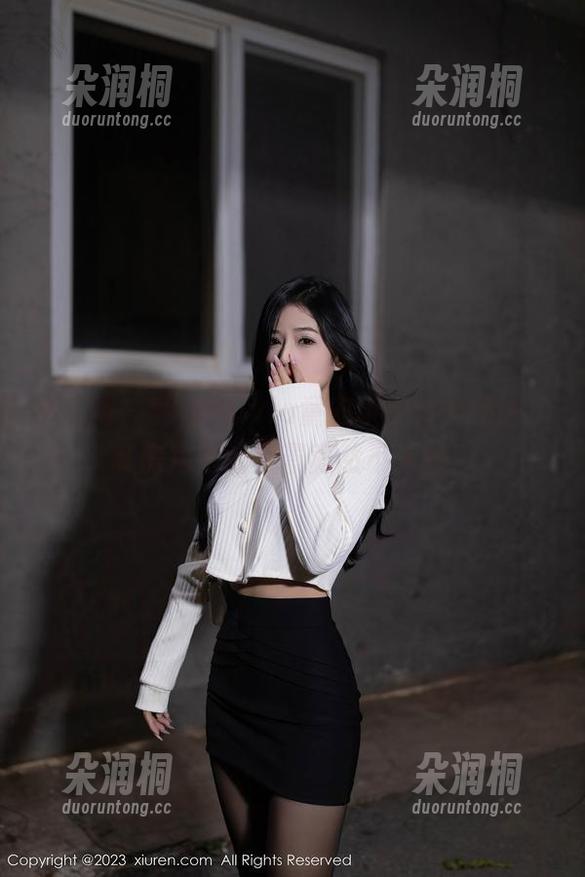 秀人网-Olivia童安琪 秀人网 - 翻翻Olivia童安琪的户外原图,私房角落的风景竟然不一般!