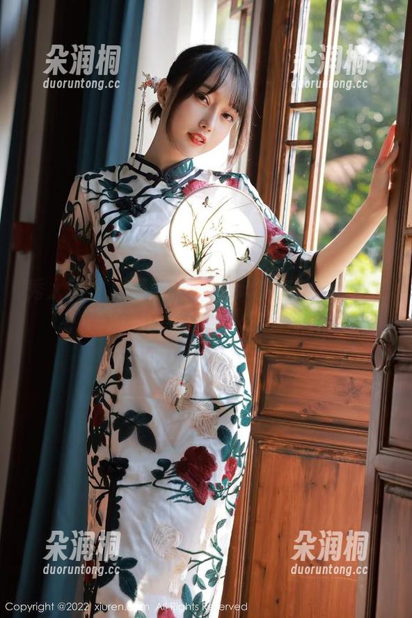 秀人网 - 夏雪爱来啦！带你看灰丝写真集，高清到让你怀疑人生的那种！