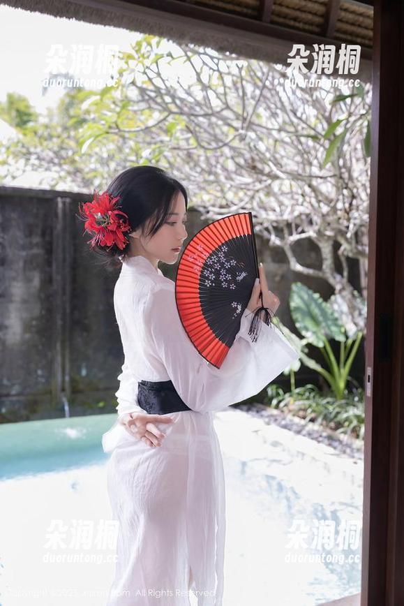 秀人网 - 夏馨瑶写真合集：女神在家，对着镜子教学！