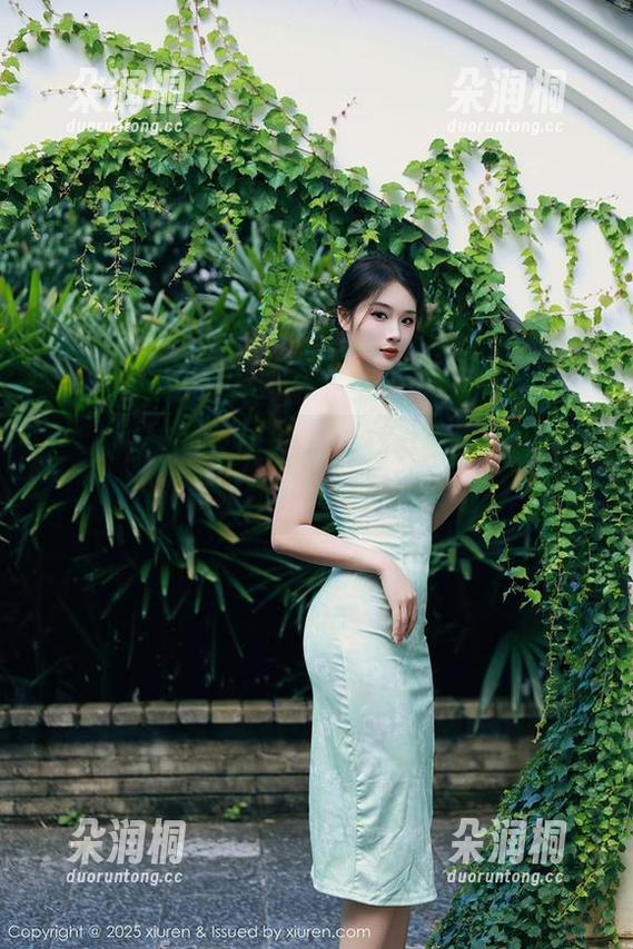 秀人网 - 戴允祺zoe与女孩合集，像极了我在咖啡馆盯着窗外的状态
