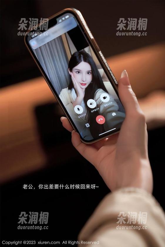 秀人网 - 是小逗逗又来了，这次带着校园的新作品，图片里的每个角落都让人忍不住想多看几眼。