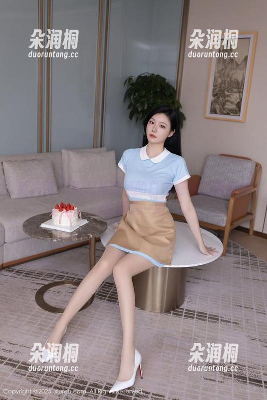 秀人网-果儿 秀人网 - 果儿私房里的白色征途:图集中的闲适一隅
