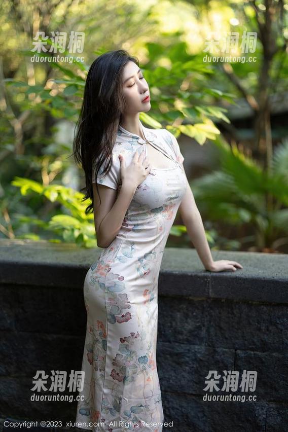 秀人网 - 哇，桓淼淼的最新图包，打开之后我的视线就被她美脚牢牢吸引了！