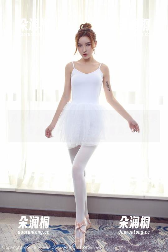 秀人网-艾小青 秀人网 - 制服?好吧!艾小青的写真合集,专治不开心,必定让你嘴角勾起!