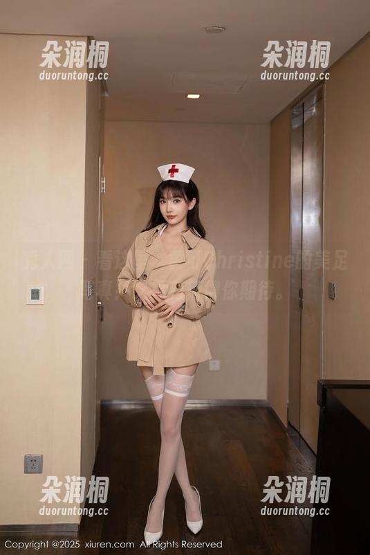 秀人网 - 看这里，黄可Christine的美足写真！这福利值得你期待。