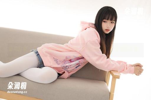 紧急企划 - 来自小恩的最新图集：厚厚的白丝，恰好翩翩起舞。