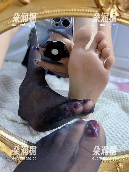 纪念小小v 微密圈 - 这些校服图片实在是太有意思了,纪念小小v的分享让我大开眼界,期待更多。