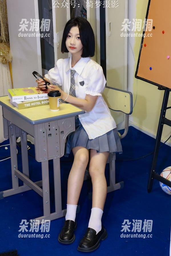 绮梦摄影-安吉拉 绮梦摄影 - 美图看多了,也许只有安吉拉的礼服能让你想到新的资源方式。