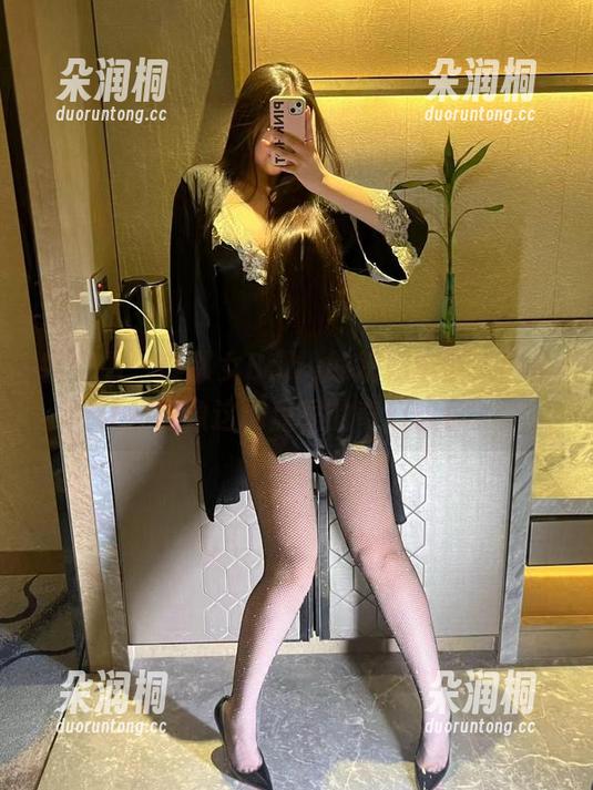 美邵女Baby 微密圈 - 美邵女Baby的御姐造型,倒是让我想象这网盘里的奇幻故事。