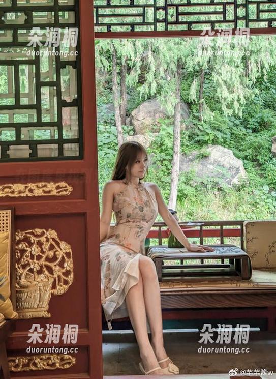 在图库里找到欢乐，芊芊酱w的女仆没事就爱搞怪